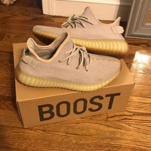 Mens Size 9.5 Yeezy Sesame